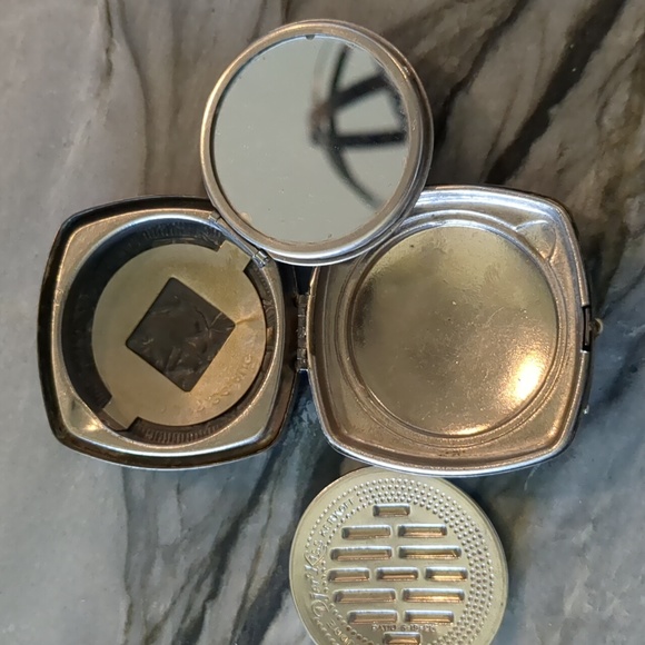 Djer Kiss compact - Picture 5 of 6